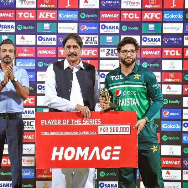 Imam-ul-Haq receiving Player of the Series Award