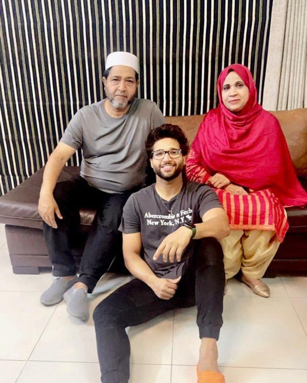 Imam-ul-Haq (weaing eyeglasses) with his parents