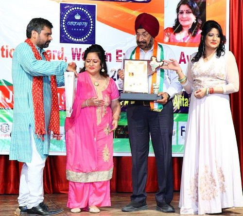 Jaswant Singh Gill receiving Pride of the Nation Award