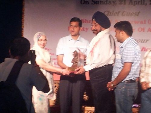 Jaswant Singh Gill receiving Swami Vivekanand Award of Excellence