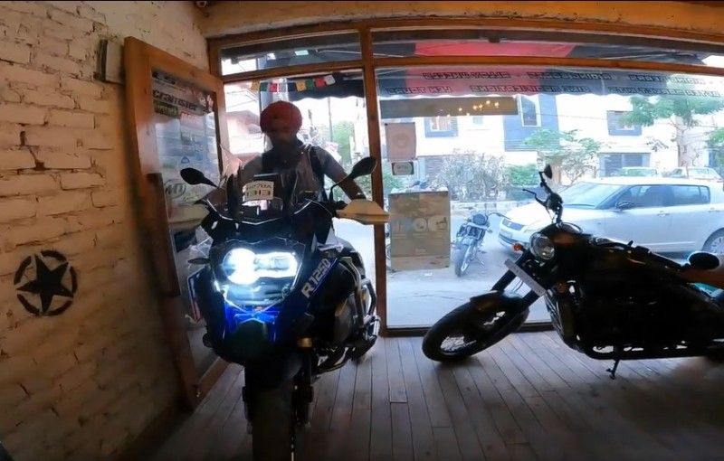 Jatt Prabhjot in a vlog titled 'New Expensive lights for our BMW 1250 for new ride' with his bike BMW 1250