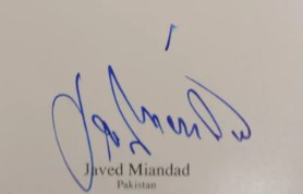 Javed Miandad's signature