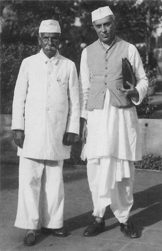 Laxmanrao Kirloskar (left) with Pandit Jawaharlal Nehru