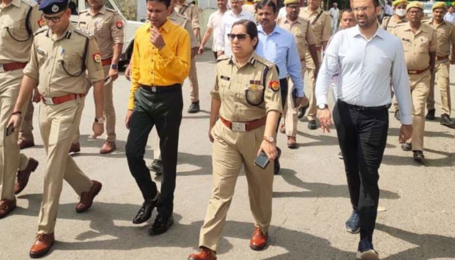 Laxmi Singh leading a police team for a search operation
