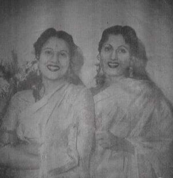 Madhubala with her sister Chanchal - image captured during their visit to the premier of the film 'Naata' in Kolkata in 1955