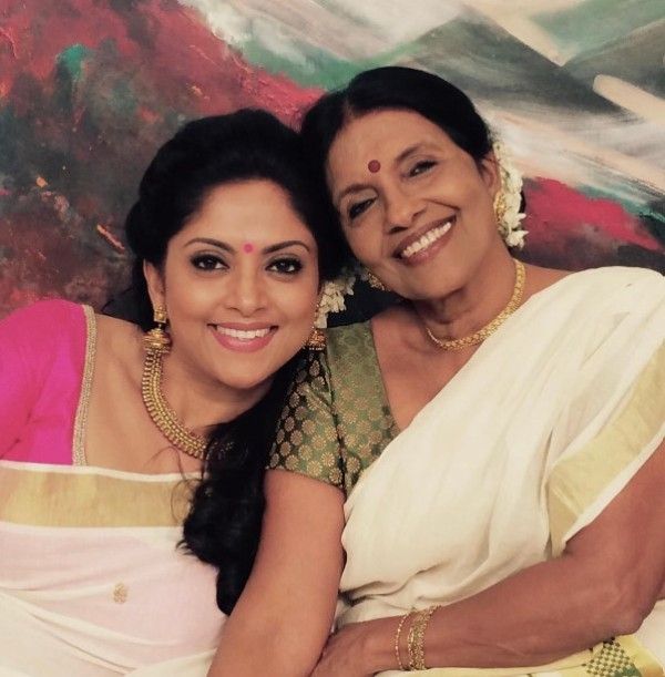 Nadiya Moidu with her mother