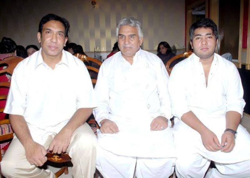 Nayyar Ejaz (leftmost) with his brother and nephew Faizan Ali