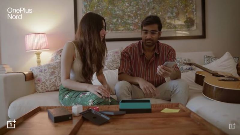 Niharika Thakur with Prateek Kuhad in a still from OnePlus India's advertisement (2020)