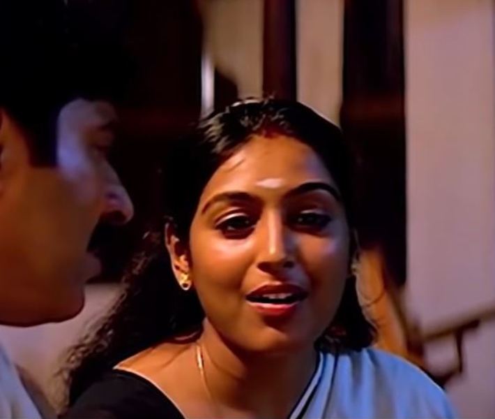 Padmapriya Janakiraman in the film 'Kaazhcha' (2004) as Lakshmi