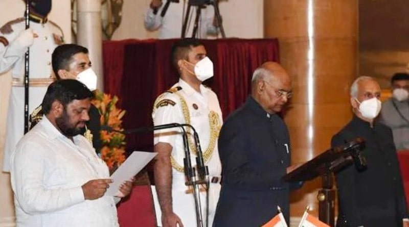 President Ram Nath Kovind administering Kaushal Kishore an oath after his appointment as the Minister of State of the Ministry of Housing and Urban Affairs