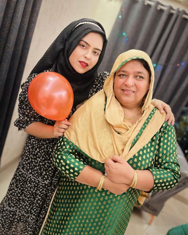 Saba Ibrahim with her mother