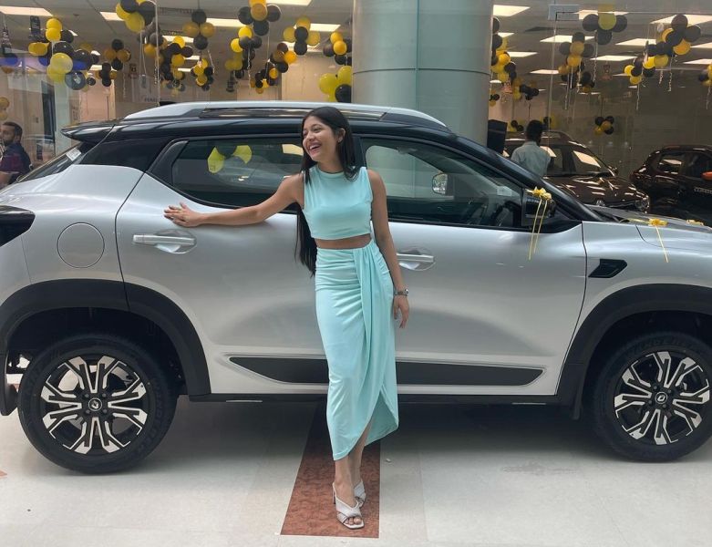 Sakshi Shrivas with her brand new Renault Kiger on 19 September 2021