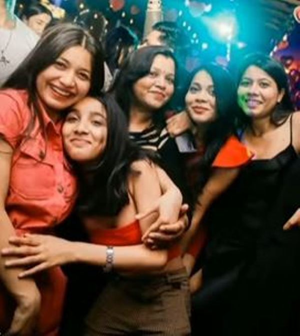 Sakshi Shrivas with her mother and sisters