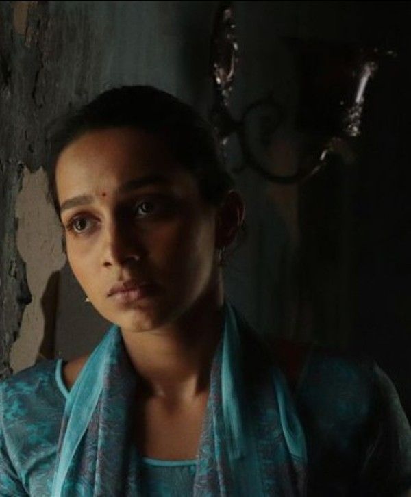 Sanchana Natarajan as Anbu in a still from the Sony Liv Tamil web series Kaiyum Kalavum (2022)