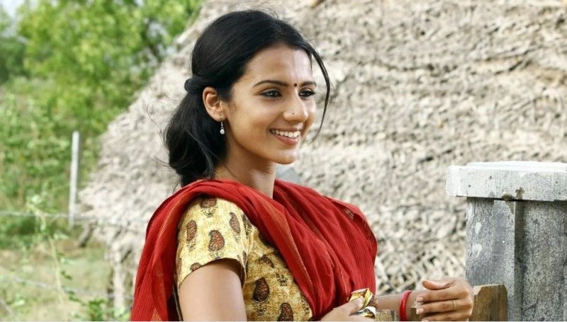 Sanchana Natarajan in a still from her debut Tamil film Nerungi Vaa Muthamidathe (2014)
