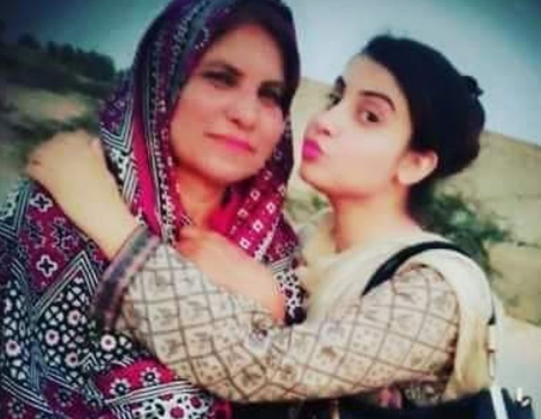 Sehar Shinwari with her mother