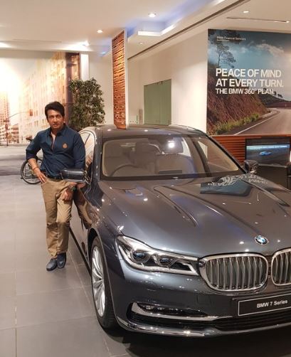Shekhar Suman with his car