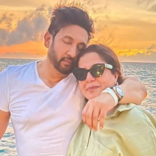 Shekhar Suman with his wife