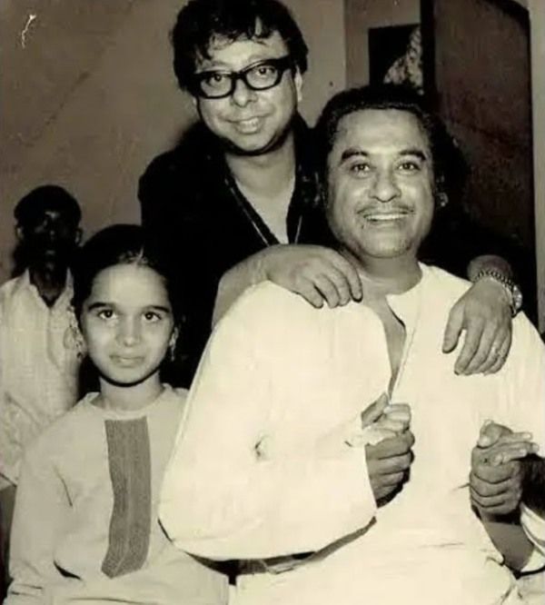 Shivangi Kolhapure with Kishore Kumar and R.D. Burman on the set of the film 'Do Anjaane' (1976)