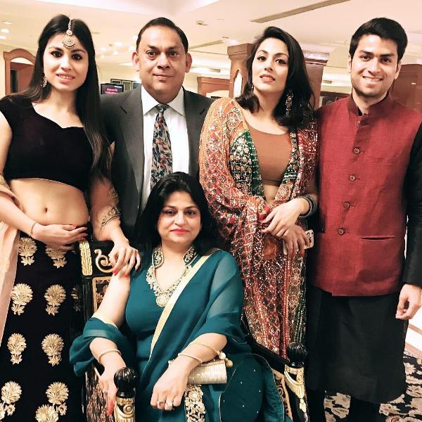 Simran Khosla, her father Rajesh Khosla, sister Tanima Khosla, brother Aayush Khosla (left to right) and mother Jyoti Khosla (sitting)
