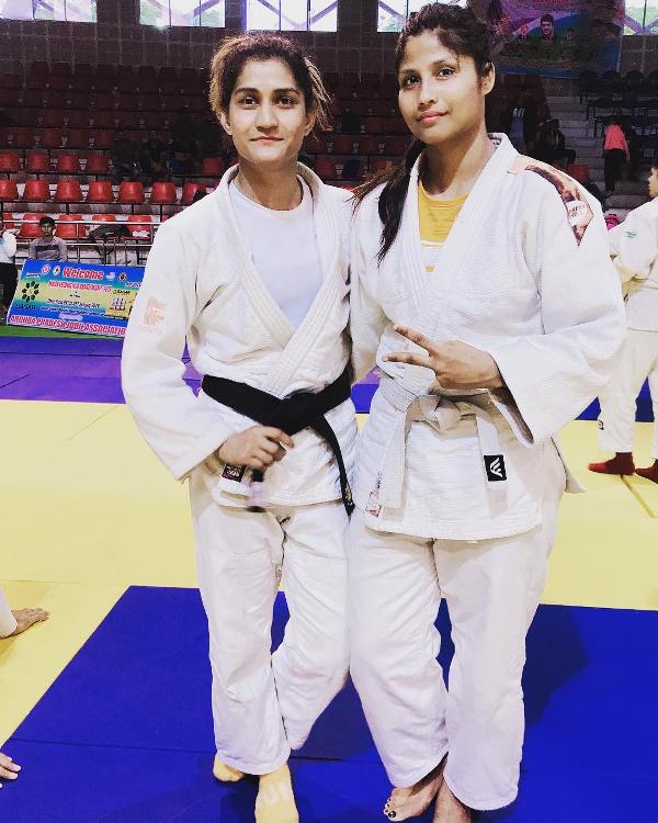 Suchika Tariyal (left) with her sister Taivitha Tariyal