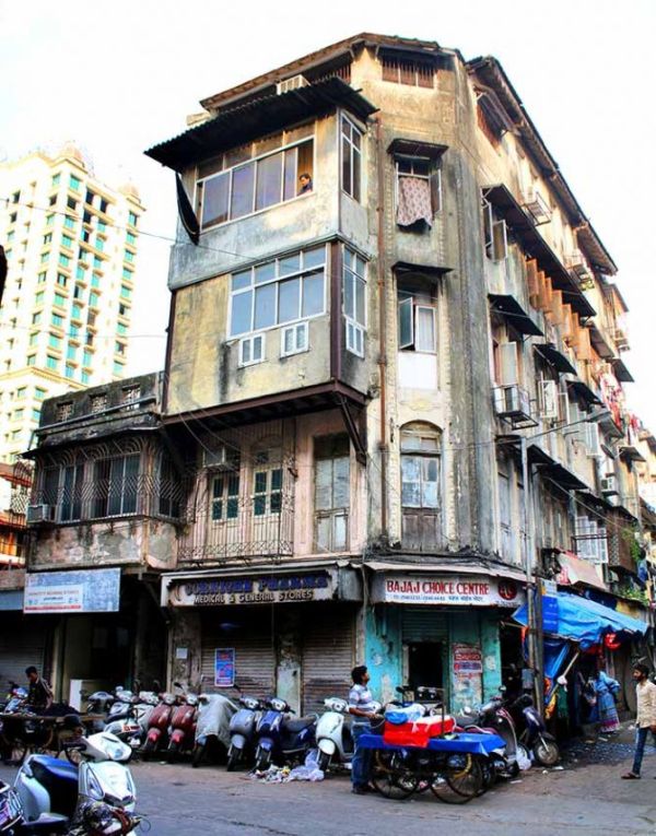 The Damarwala Building on Pakmodia Street in Mumbai, where Dawood used to reside along with his sister Haseena Parkar (deceased)