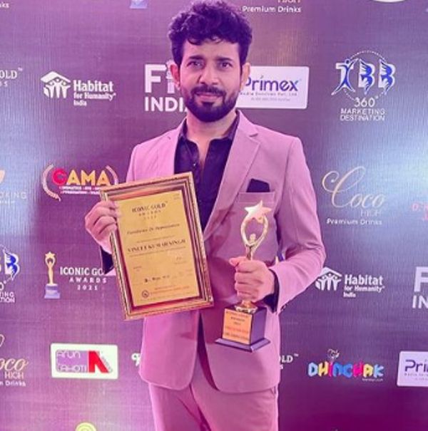 Vineet Kumar posing with his Iconic Corona Yodha Award at the Iconic Gold Awards