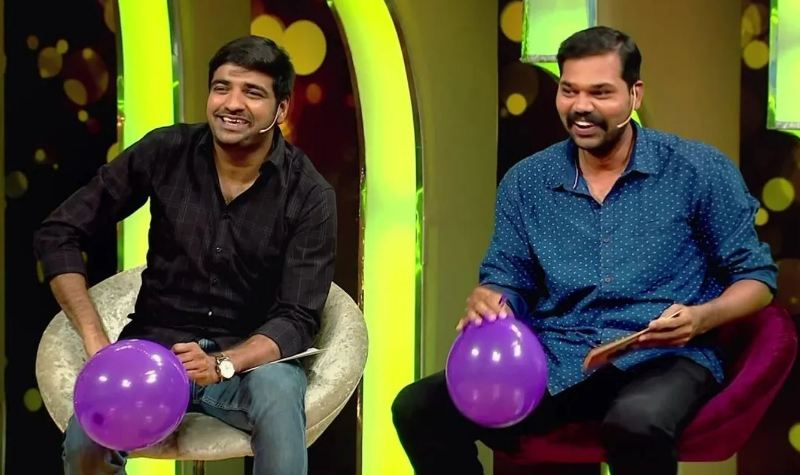 Vivek Prasanna (right), along with actor Satish (left), in the show 'Madras Meter Show' (2019)