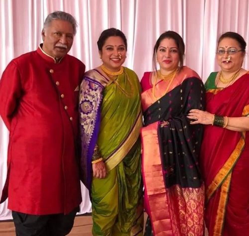 Vikram Gokhale with his wife Vrushali Gokhale (right) and daughters