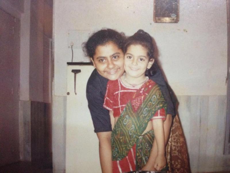 A childhood picture of Aliya Hamidi with her elder sister
