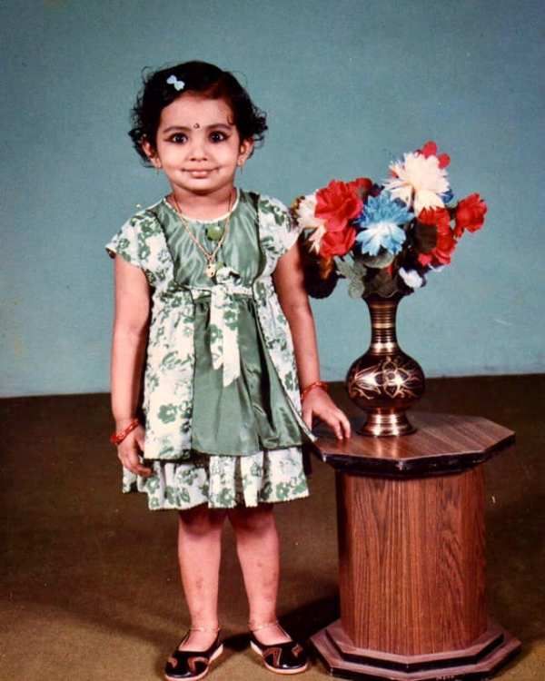 A childhood picture of Parvathy Thiruvothu
