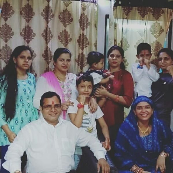 A family photo of Urvashi Singh