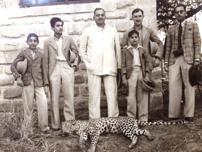 A photo of Digvijaysinhji (in the centre) taken after he had hunted a Leopard