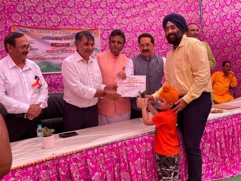 A photo of Paramjeet taken when he was receiving the certificate of appreciation from the UP government