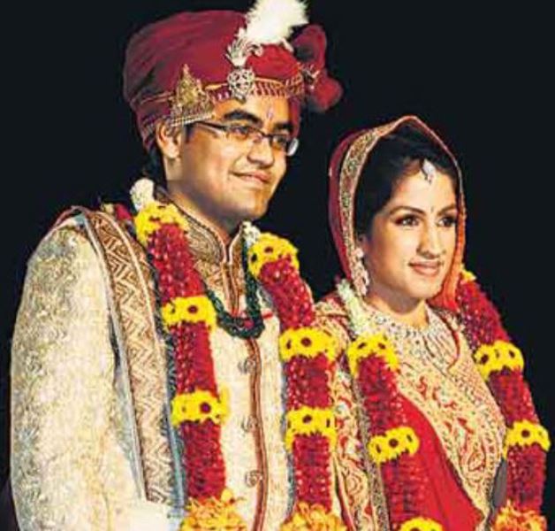 A wedding day image of Tanushri Dhoot and Vivek Biyani