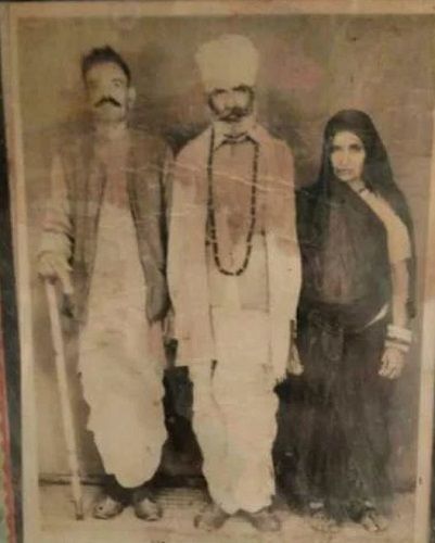 Abhay Chintamani Mishr's grandparents