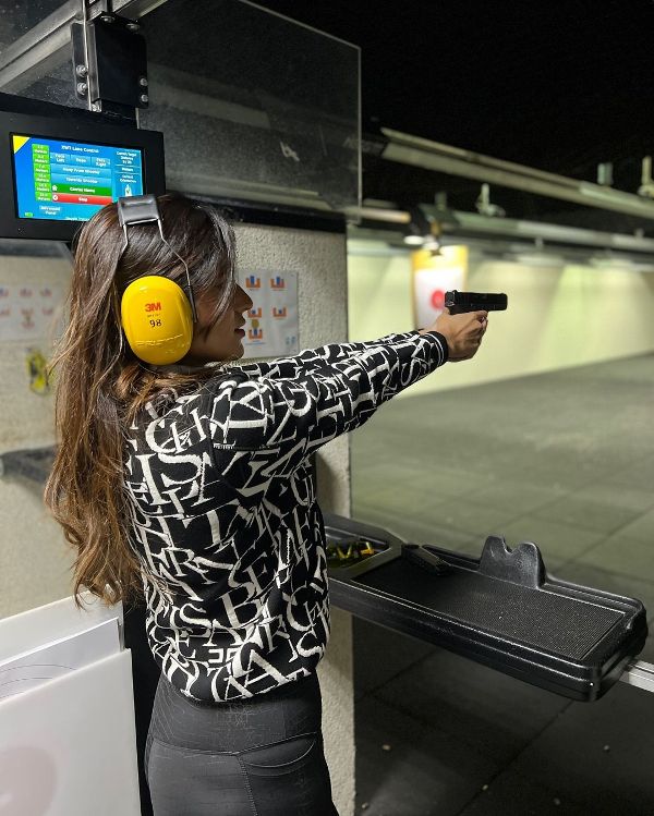 Aliya Hamidi during rifle shooting in 2022