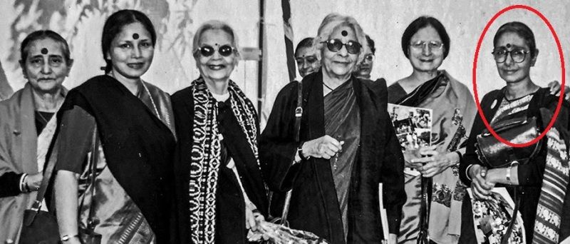 Aruna Roy with Sheila Uttamsingh (third from left) and Rati Bartholomew (fourth from left) at Indraprastha College in 2004