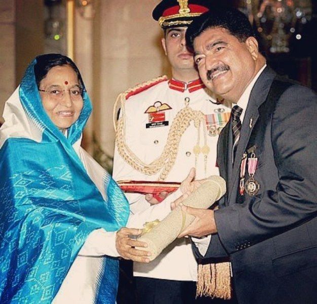 B R Shetty receiving Padma Shri from the then-president of India, Smt Pratibha Patil