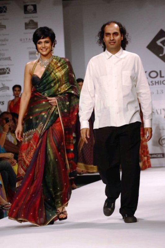 Designer Puneet Nanda (right) with show stopper Mandira Bedi, modelling a Satya Paul saree at the Kolkata Fashion Week