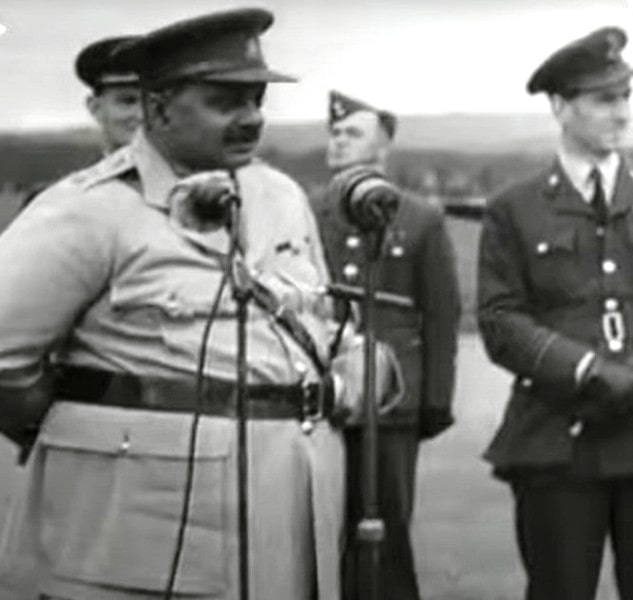 Digvijaysinhji addressing the members of the Royal Air Force (RAF) in 1942