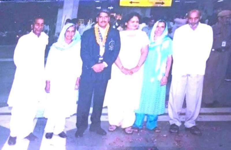 Dr Kashmir Singh (in black suit) with his family
