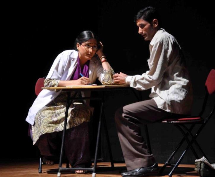 Geeta Agrawal Sharma, along with co-actor Gaurav Prashar, performing a play at the Tagore Theatre in Chandigarh in 2012
