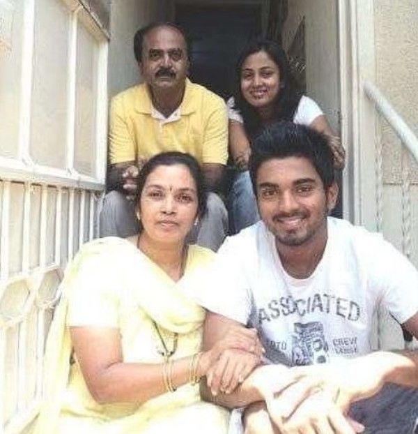 KL Rahul with his family