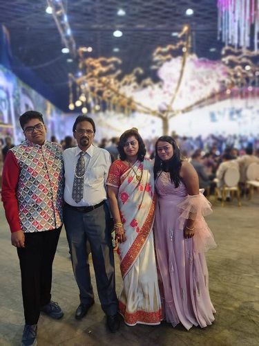Khushbu Baid with her parents and brother