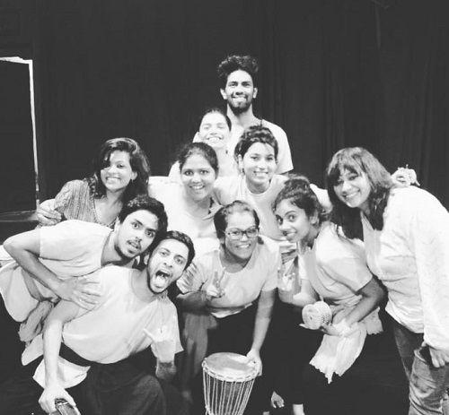 Khushbu Baid with theatre artists