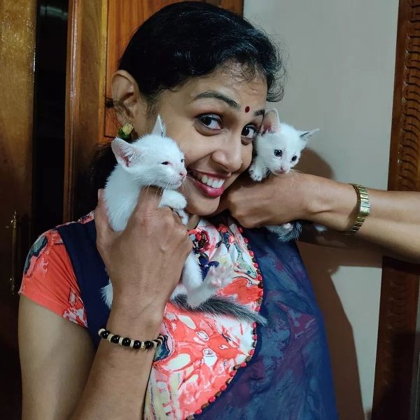 Manasi Sudhir holding her pet cats