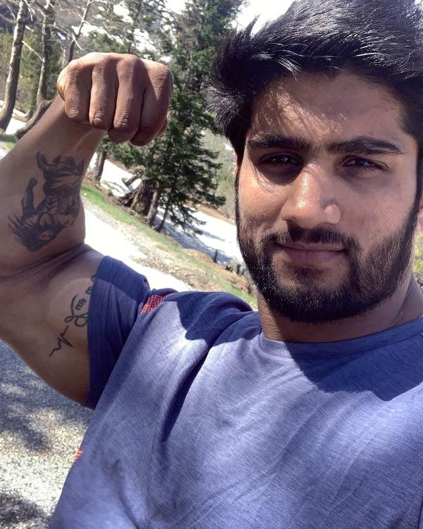 Nitin Chandila showing his tattoos