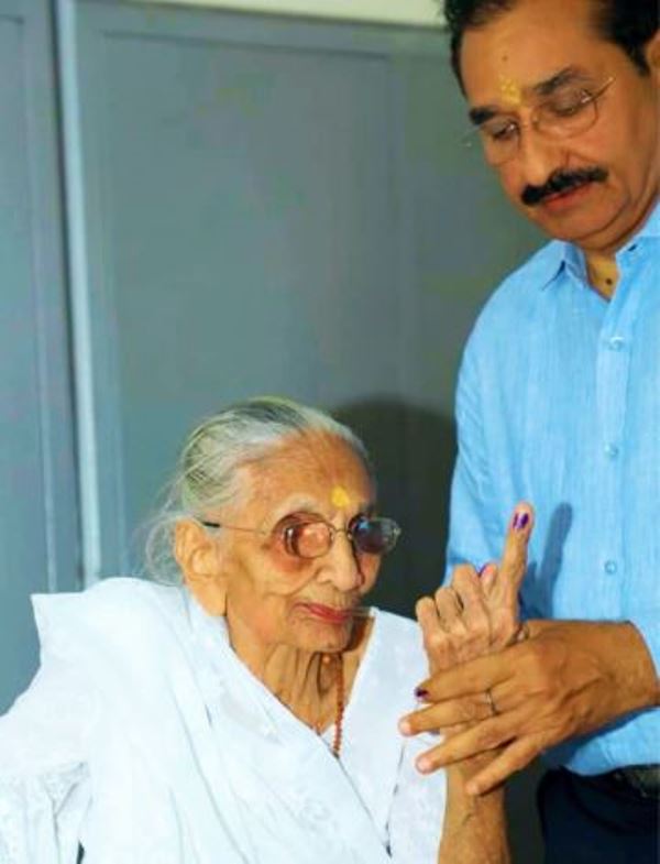 Pankaj Modi with his mother after voting