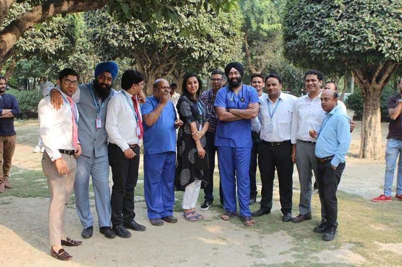 Paramjeet Singh with the staff of the Yashoda Super Speciality Hospital